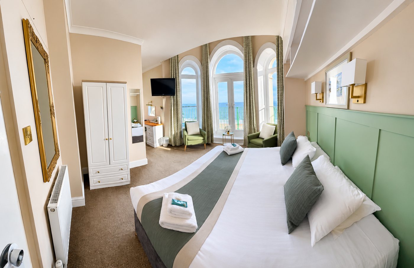 Room with bay windows at The Clarence
